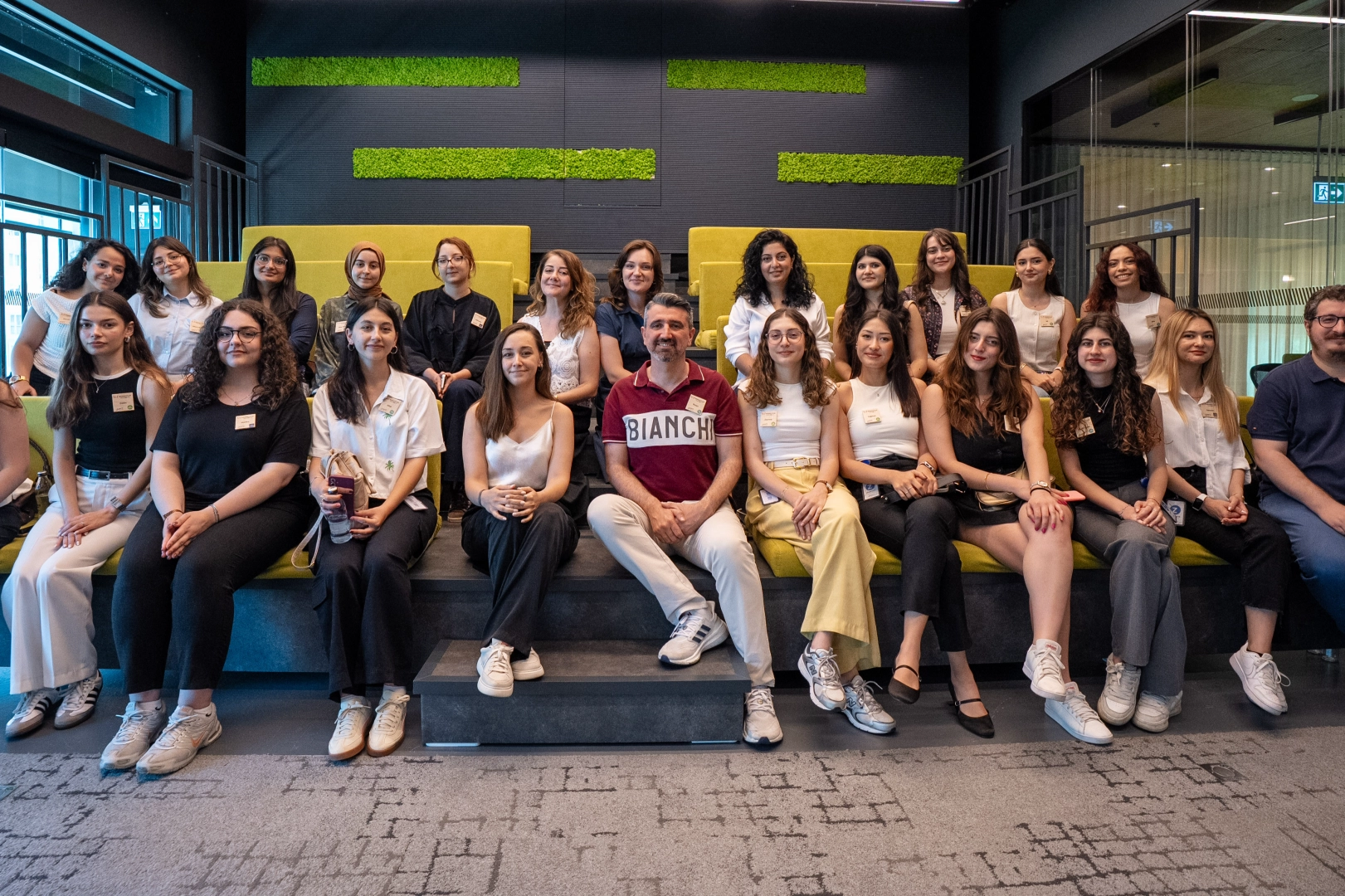 Enerjisa &Uuml;retim&rsquo;in Womentum Programı ile 81 İlden Geleceğin Kadın Liderleri Yetişiyor