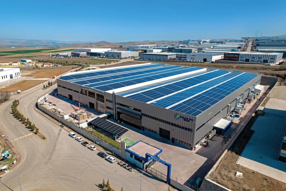 Peak PV B&uuml;y&uuml;mesini Depolama ve Entegre &Uuml;retim Yatırımlarıyla S&uuml;rd&uuml;r&uuml;yor